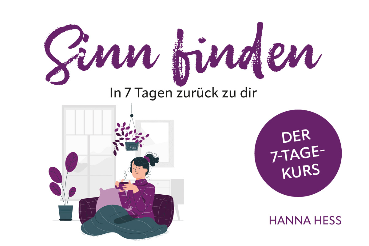 Sinn finden – In 7 Tagen zurück zu dir': Frau liest auf dem Sofa in gemütlicher Atmosphäre. Onlinekurs von Hanna Hess.